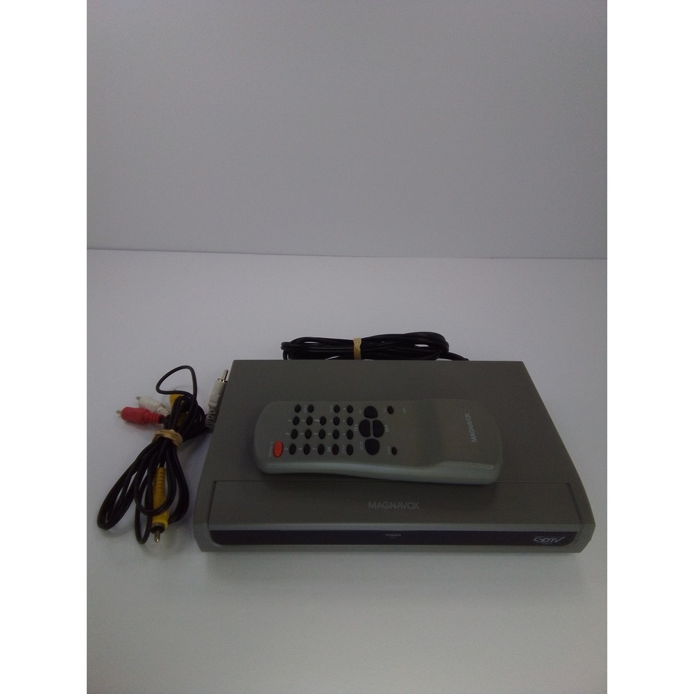Magnavox TB100MG9 SDTV Digital to Analog Converter Box with Remote Used Tested